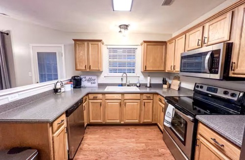Madison House | 3 Bedroom House with yard & stellar location!