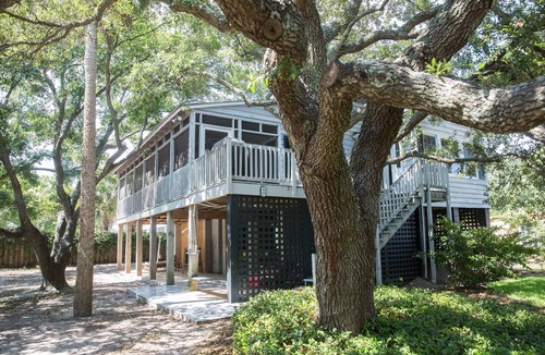 Isle of Palms House | 3 BR, 2 BA Charming Elevated House - 1 Block to Beach! Large Screened Porch!