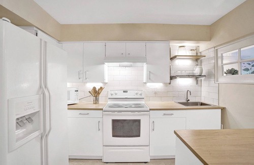 Coral Ridge Isles House | 3 BR/2 Miles Beach/Safe & Secure Imperial Point neighborhood.