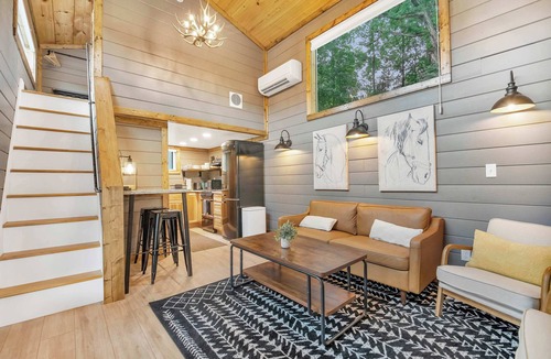 Lookout Valley Neighborhood Association Cabin | 3 Cabins, Sleeps 18 - Private Hot Tubs, Near Chatt