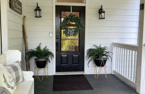 Sautee Nacoochee House | 3 King Bed+Bath ~ Hot tub ~ Fire-pit ~ Pet Friendly ~ 6 miles to Helen