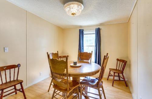 Paris House | 3 Mi to Dtwn: Pet-Friendly Farm Retreat in Paris!