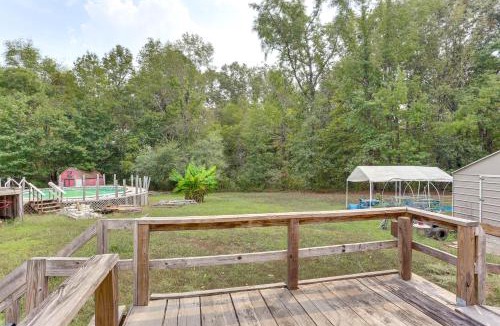 Paris House | 3 Mi to Dtwn: Pet-Friendly Farm Retreat in Paris!