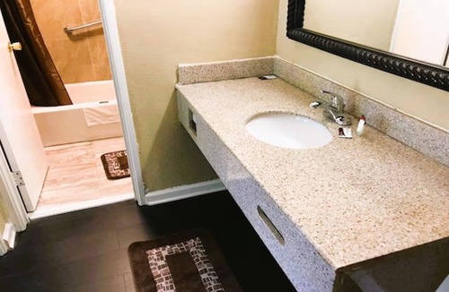 Governor's Walk Hotel | 3 Pet-Friendly Accommodations near Governor's Square Mall | Free Parking!