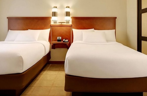 Gwinnett Place Hotel | 3 Pet Friendly Units! w/Pool & Breakfast | Near Pirate’s Cove Adventure Golf