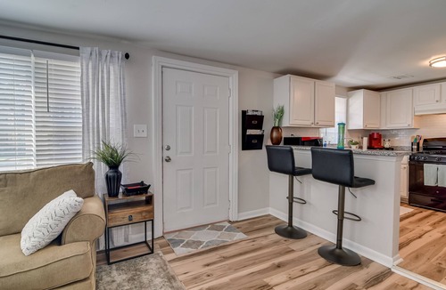 Olde Town Augusta House | 3 Queens, 2 bedrooms, full kitchen & laundry