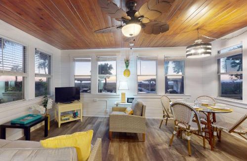 Treasure Island House | 3 - Seahorse Cottages - Sunshine
