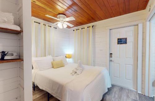 Treasure Island House | 3 - Seahorse Cottages - Sunshine
