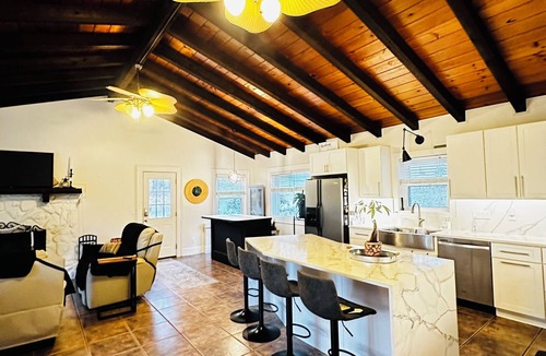 Cumming Cabin | 30+ Cozy Cottage on Lake Lanier Dock, Fenced Yard & Pet Friendly!