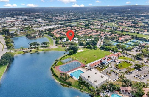 Mission Bay Apartment | 300B - Boca Retreat w/Pool, Parking, Near Evert Tennis & Shops