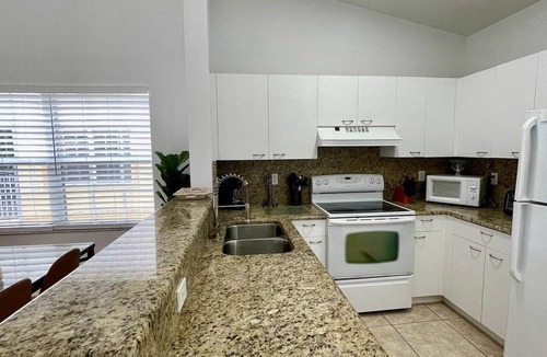 Mission Bay Apartment | 310D - Boca Retreat w/Pool, Parking, Near Evert Tennis & Shops