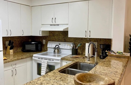 Mission Bay Apartment | 350A - Boca Retreat w/Pool, Parking, Near Evert Tennis & Shops