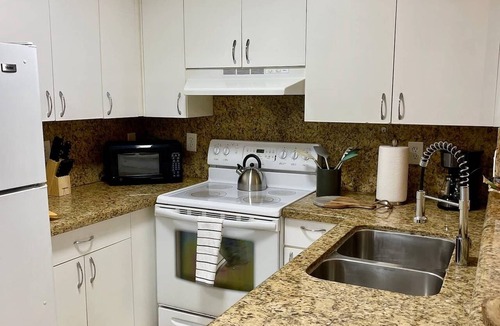 Mission Bay Apartment | 350A - Boca Retreat w/Pool, Parking, Near Evert Tennis & Shops