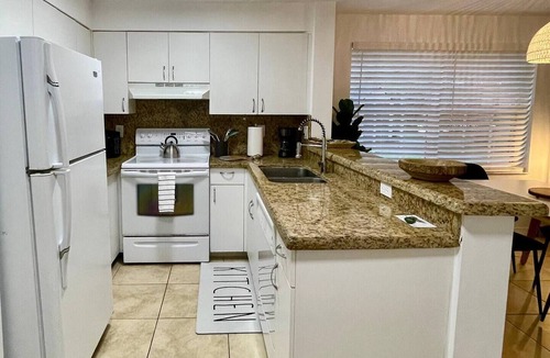 Mission Bay Apartment | 350A - Boca Retreat w/Pool, Parking, Near Evert Tennis & Shops