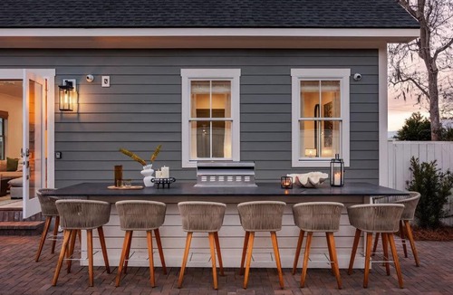 Thunderbolt House | 38 Guests 12 Bedroom Compound Private Pool