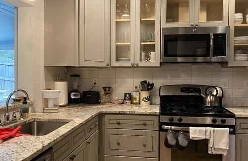 North Decatur House | 3bed 1.5 bath midcentury home near Emory University