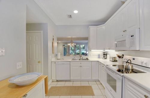St. Simons Island Condo | 3br/2.5ba. Views of the Hampton River. Walk to Hampton Point Marina