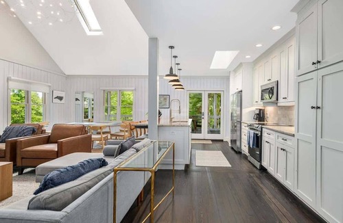 Saluda House | 3BR Cottage w/Epic Patio | Walk to Town+Free Tix