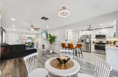 Dania Beach House | 3BR Dania Beach Escape: Heated Pool, Mini Golf & Tropical Fun for 8!