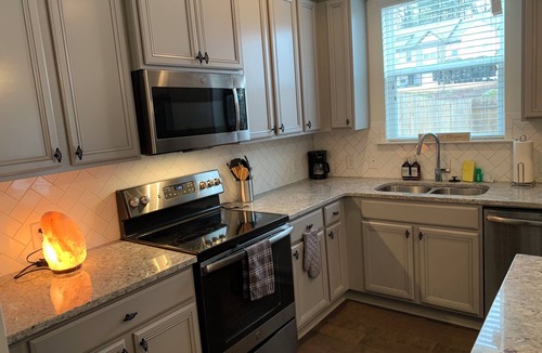 Belmont House | 3BR Family Retreat 20 min to Downtown Atlanta Quiet & Fully Equipped Stay
