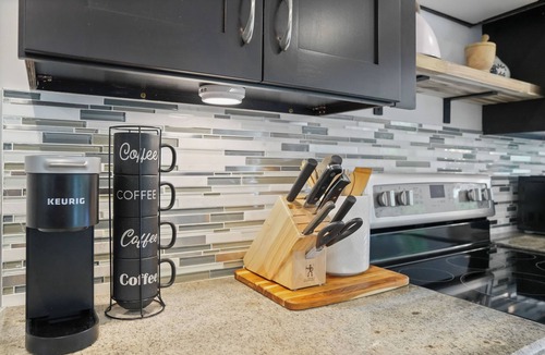 South Corals House | 3BR Home w/Heated Pool, BBQ & Lounge — 1 Mile to Fort Lauderdale Beach!