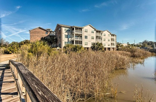 Darien House | 3rd-Floor Riverfront Condo: Walk to Downtown Eats!