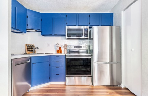 Auburn Condo | 4 Bed, 2 Bath, Dog Friendly, Well Equipped Kitchen, Easy 1 Mile to Jordan-Hare, Ample Parking, Pool