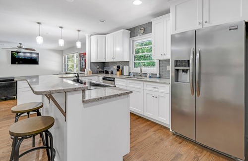 Athens House | 4 Bed 3 Ba Reno w/Saltwater Pool (Heated) 2 miles to Sanford Stadium/Downtown