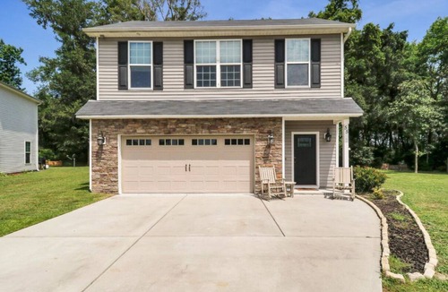 Burton Apartment | 4-bedroom 2.5 bath cozy house in charming Beaufort 15 min from MCRD PI/Donwtown