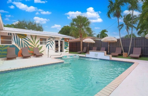 South Corals House | 4 Bedroom. Heated Pool. Waterfall. Game Room. Close 2 Beach, Las Olas, Downtown.