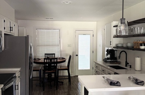 Ellendale House | 4-bedroom house near Shelby Farms with WiFi, AC