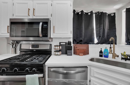 Gunter Afs House | 4 Bedroom House with Fast Wifi, Game Room, Fireplace, 2 King Beds, Grill, Office