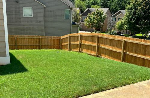 Decatur House | 4 Bedrooms Private Backyard Smoke Room Garden Tub