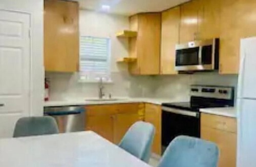 Central Arlington House | 4 BR/2 BA walking distance to AT&T, Ranger Stadium, Texas Live, Six Flags