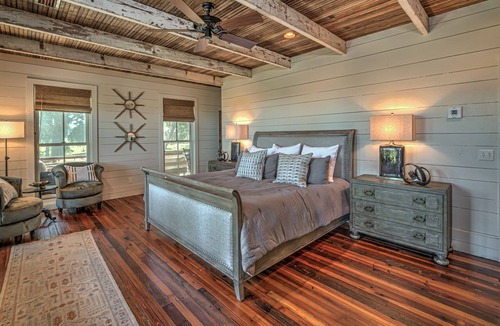 Darien House | 4-BR Hatcher House w/docks, pool, & private firepit on Emma's Driftwood Farm
