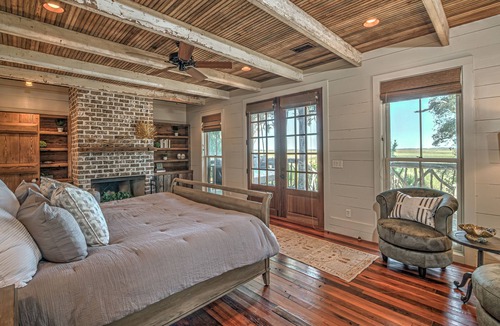Darien House | 4-BR Hatcher House w/docks, pool, & private firepit on Emma's Driftwood Farm