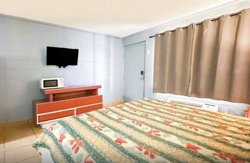 Albany Hotel | 4 Budget-Friendly Rooms Near Parks and Attractions | Perfect for Groups/Families