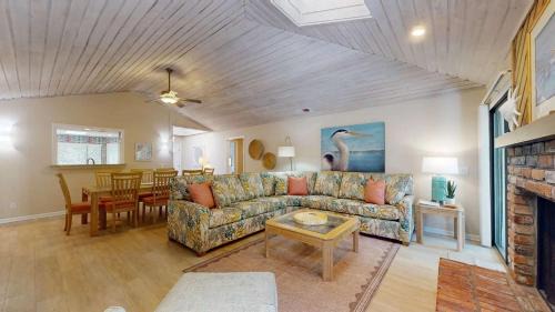 Oceanside House | 4 Laughing Gull