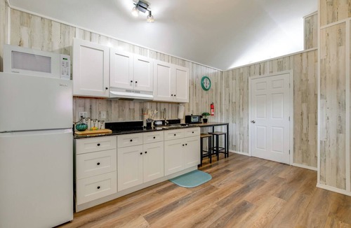 Picayune Cottage | 4 Mi to Dtwn Picayune! Piney Woods Tiny Home