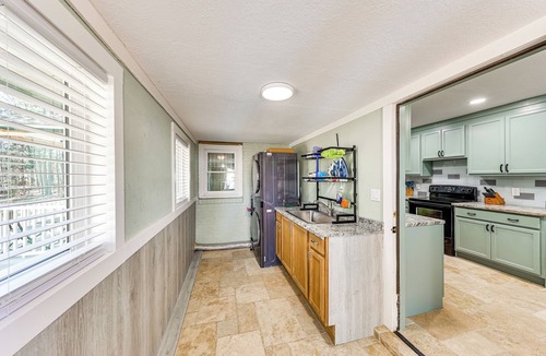 McCormick House | 4 Mi to Savannah River Access: Home w/Fire Pit