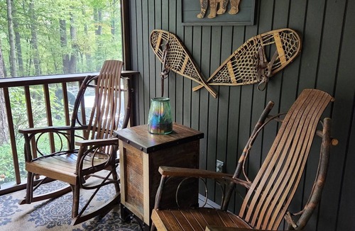Highlands Cabin | 4 Min To Town, Screened Porch, Stunning Wooded Views, Dogs Ok,