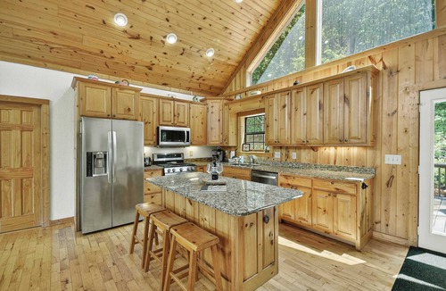 Cleveland Cabin | 4 Private Suites | Mtn Views, Hot Tub & Game Room
