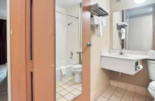 Whitehaven Hotel | 4 Relaxing Rooms Near Elvis Presley's Graceland - Your Peaceful Retreat