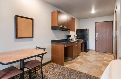 Lithia Springs Hotel | 4-Room Extended Stay w/Kitchen Near Atlanta’s Top Attractions