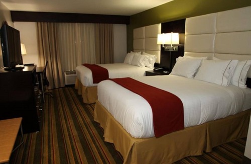Madison Hotel | 4 Stylish Units for Business Travel, Breakfast, Park