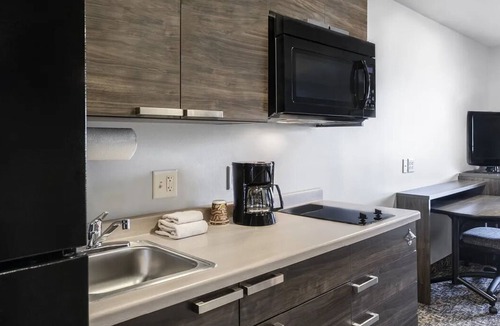 Deep Creek Hotel | 4 Units w/Kitchen & Free Parking | 7 Mi to Punta Gorda Airport (PGD)