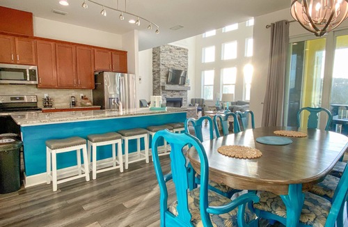 Painters Hill House | 400ft to private beach. Riverfront,dock,pool,kayaks Elevator, 1.6 acres