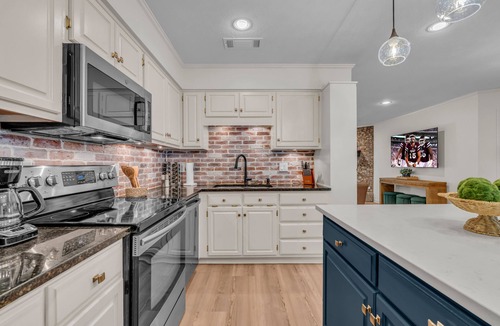 Starkville House | 4bd, 2ba - Private Backyard- 1.6 mi to MSU