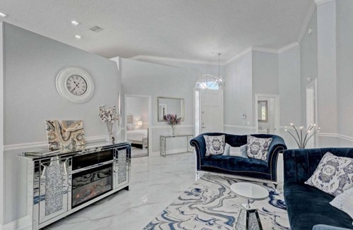 Greenview Shores House | 4BD Glamor Cozy Equestrian with Heated Pool