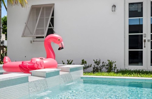 Lake Worth House | 4BR/7BA Lux Pool with Guest House-5 min from Beach